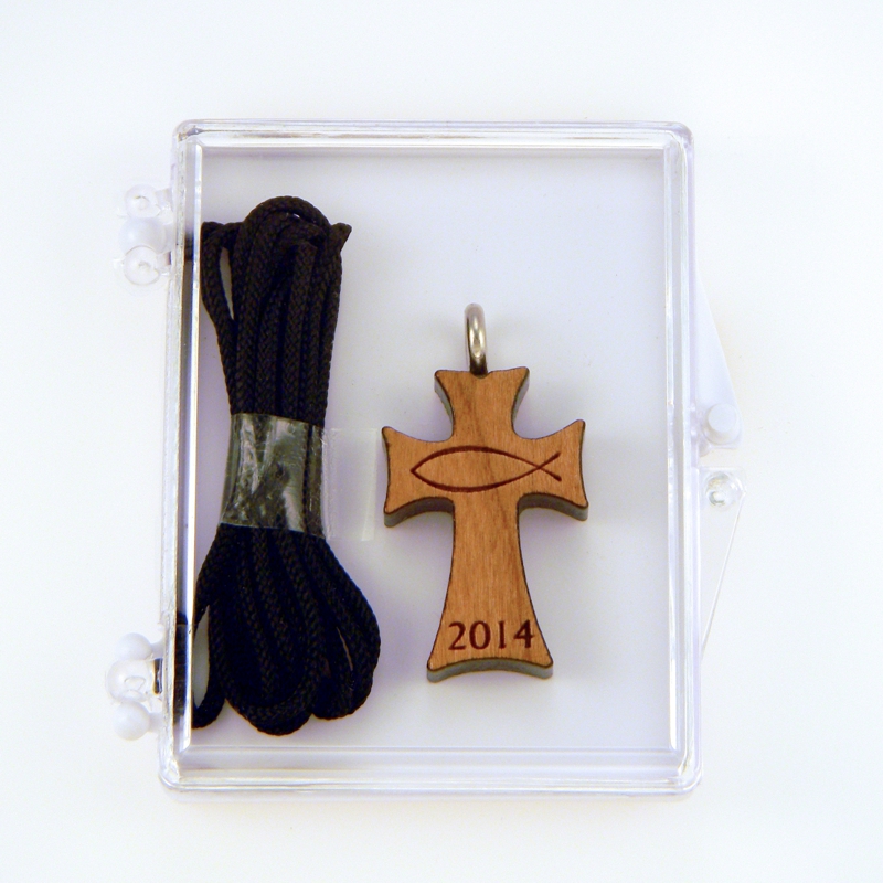 39E - Cruz de madera, pez