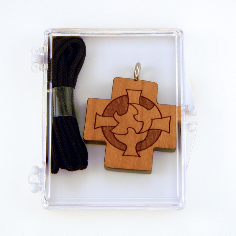 51L - Cruz de madera, 3 palomas