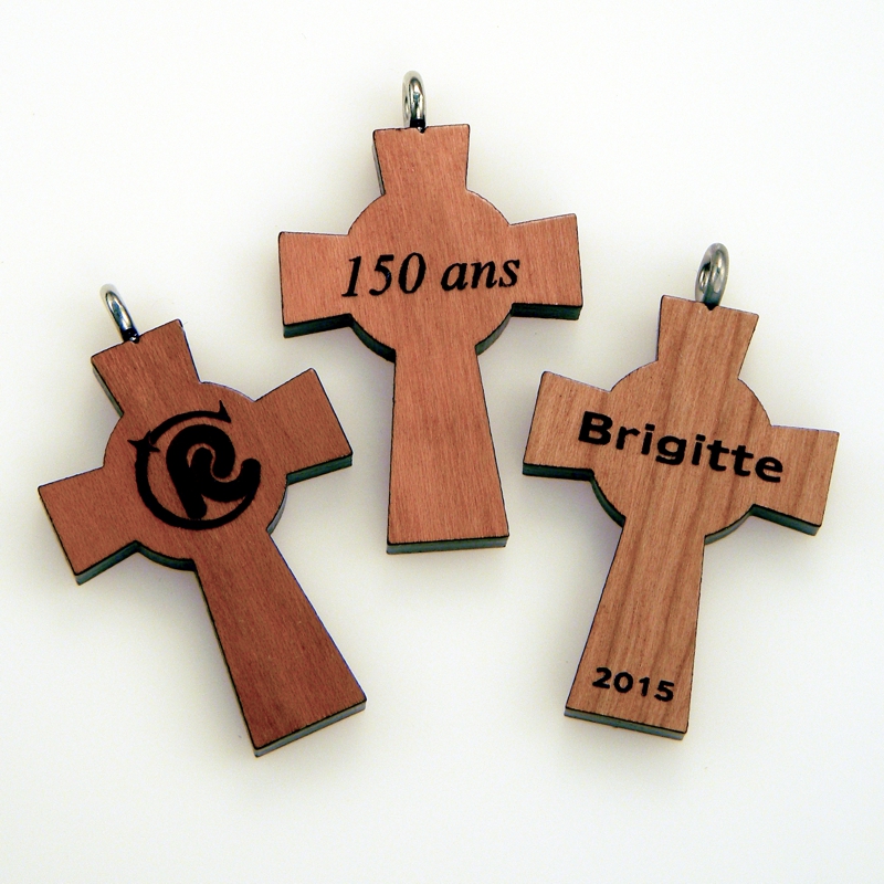 13C - Cruz de madera, 7 llamas