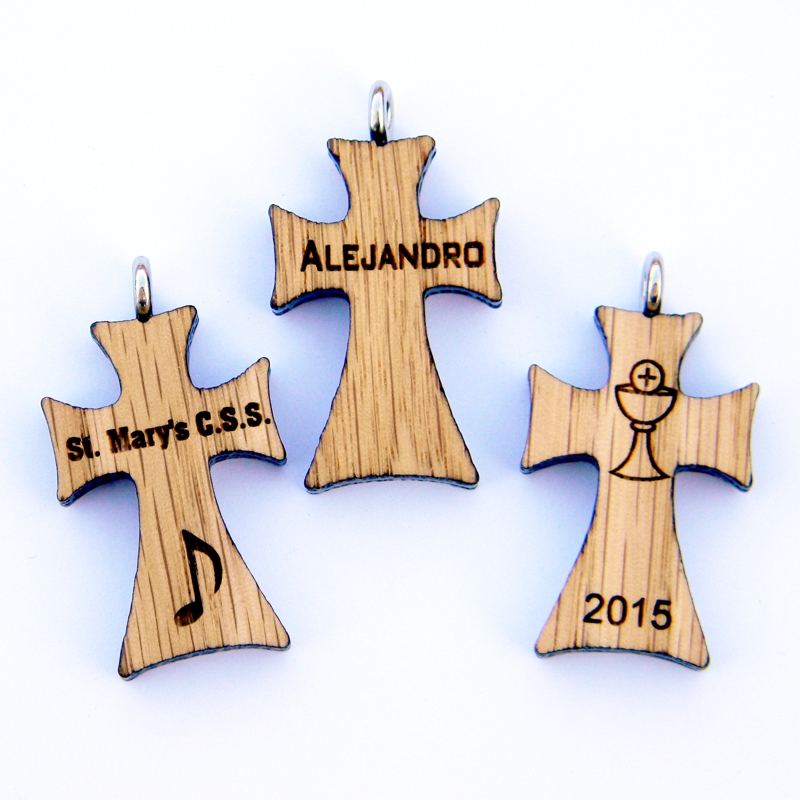 2000B - Cruz de madera, alfa y omega