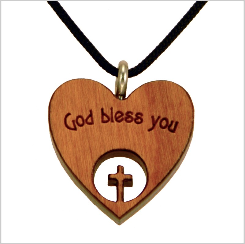 62B - Corazón de madera con cruz